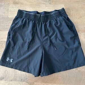 Under Armour Men's Black Shorts Size M